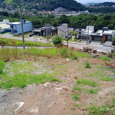 Terreno Comercial/Residencial com 451m², no bairro Forquilhas em São José