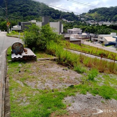 Terreno Comercial/Residencial com 451m², no bairro Forquilhas em São José