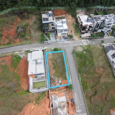 Terreno Comercial/Residencial com 451m², no bairro Forquilhas em São José