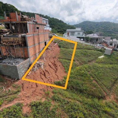 Terreno Comercial/Residencial com 360m², no bairro Forquilhas em São José