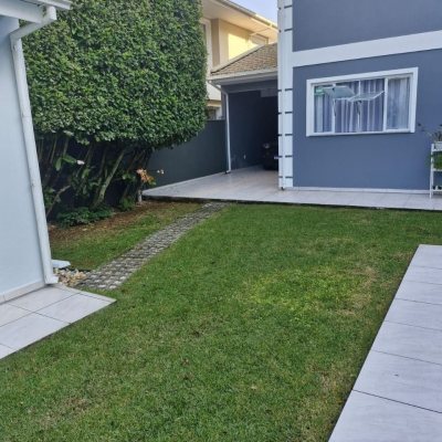Casa Residencial com 240m², 5 quartos, 1 suíte, 2 garagens, no bairro Santa Mônica em Florianópolis