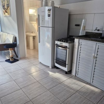 Casa Residencial com 240m², 5 quartos, 1 suíte, 2 garagens, no bairro Santa Mônica em Florianópolis