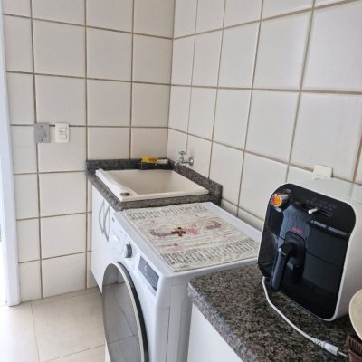 Casa Residencial com 240m², 5 quartos, 1 suíte, 2 garagens, no bairro Santa Mônica em Florianópolis