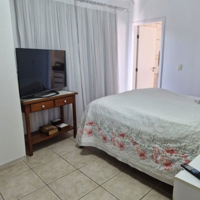 Casa Residencial com 240m², 5 quartos, 1 suíte, 2 garagens, no bairro Santa Mônica em Florianópolis