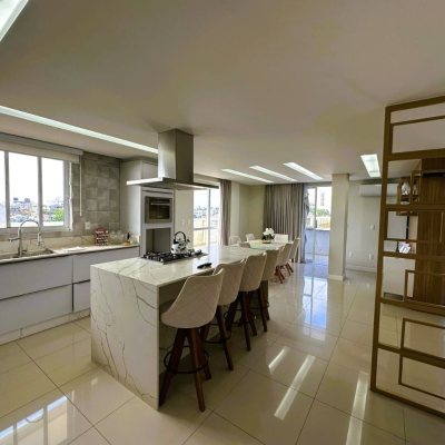 Cobertura com 367m², 3 quartos, 3 suítes, 4 garagens, no bairro Estreito em Florianópolis