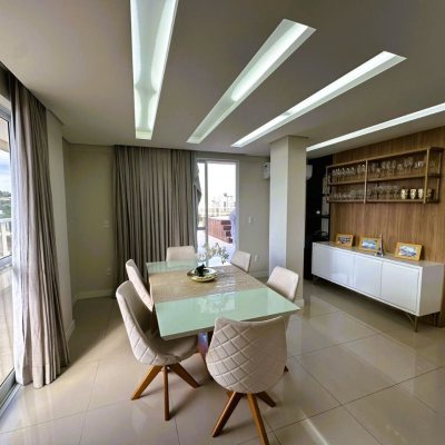 Cobertura com 367m², 3 quartos, 3 suítes, 4 garagens, no bairro Estreito em Florianópolis