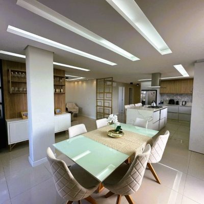 Cobertura com 367m², 3 quartos, 3 suítes, 4 garagens, no bairro Estreito em Florianópolis