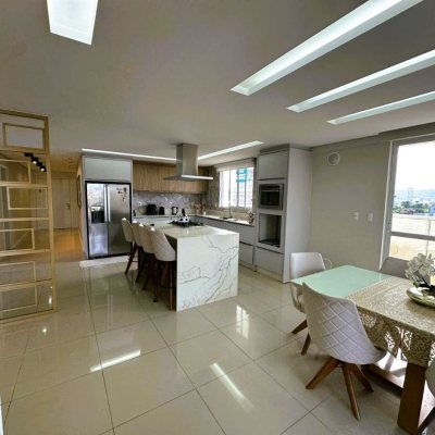 Cobertura com 367m², 3 quartos, 3 suítes, 4 garagens, no bairro Estreito em Florianópolis