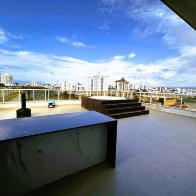 Cobertura com 367m², 3 quartos, 3 suítes, 4 garagens, no bairro Estreito em Florianópolis