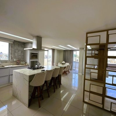 Cobertura com 367m², 3 quartos, 3 suítes, 4 garagens, no bairro Estreito em Florianópolis