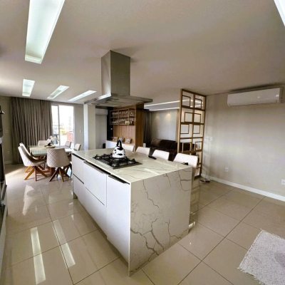 Cobertura com 367m², 3 quartos, 3 suítes, 4 garagens, no bairro Estreito em Florianópolis