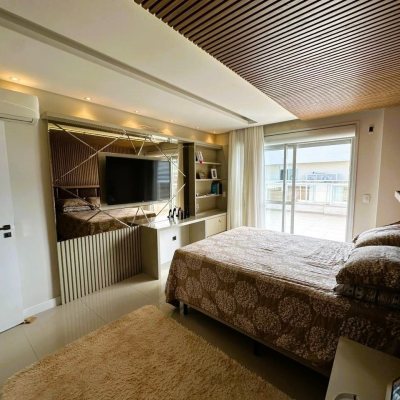 Cobertura com 367m², 3 quartos, 3 suítes, 4 garagens, no bairro Estreito em Florianópolis