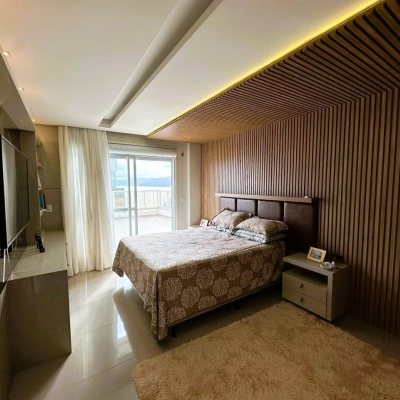 Cobertura com 367m², 3 quartos, 3 suítes, 4 garagens, no bairro Estreito em Florianópolis