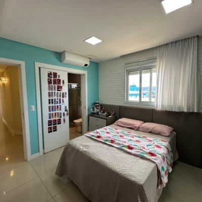 Cobertura com 367m², 3 quartos, 3 suítes, 4 garagens, no bairro Estreito em Florianópolis