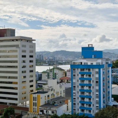 Cobertura com 367m², 3 quartos, 3 suítes, 4 garagens, no bairro Estreito em Florianópolis