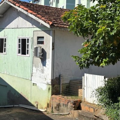 Terreno Comercial/Residencial com 593m², no bairro Capoeiras em Florianópolis