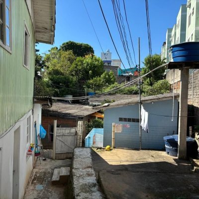 Terreno Comercial/Residencial com 593m², no bairro Capoeiras em Florianópolis