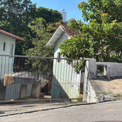 Terreno Comercial/Residencial com 593m², no bairro Capoeiras em Florianópolis