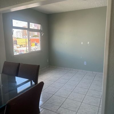 Apartamentos com 48m², 2 quartos, 1 garagem, no bairro Barreiros em São José