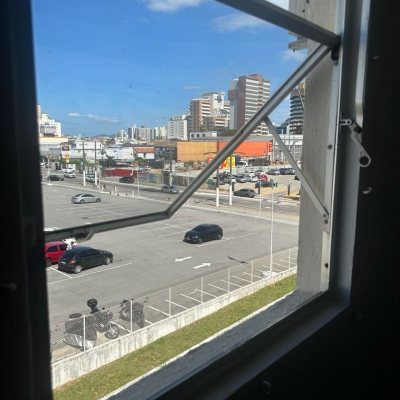 Apartamentos com 48m², 2 quartos, 1 garagem, no bairro Barreiros em São José