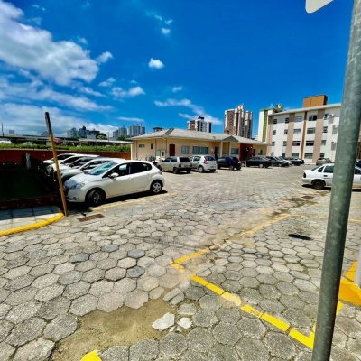 Apartamentos com 48m², 2 quartos, 1 garagem, no bairro Barreiros em São José