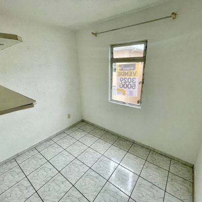 Apartamentos com 48m², 2 quartos, 1 garagem, no bairro Barreiros em São José