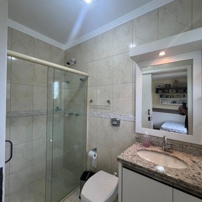 Casa Residencial com 223m², 3 quartos, 3 suítes, 2 garagens, no bairro Ponta de Baixo em São José