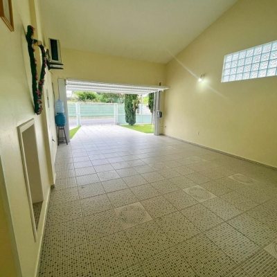 Casa Residencial com 223m², 3 quartos, 3 suítes, 2 garagens, no bairro Ponta de Baixo em São José