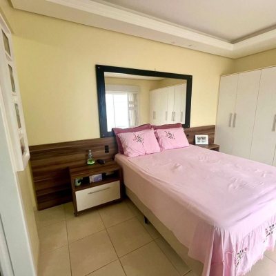 Casa Residencial com 223m², 3 quartos, 3 suítes, 2 garagens, no bairro Ponta de Baixo em São José