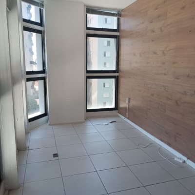 Sala com 32m², no bairro Centro em Florianópolis