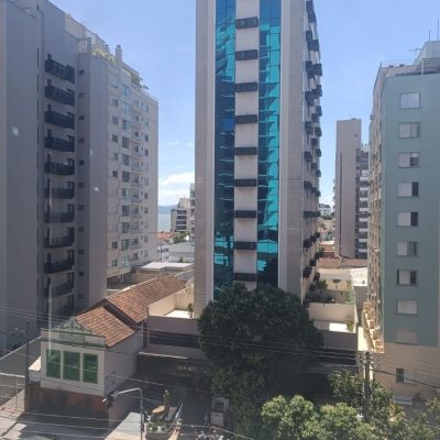 Sala com 32m², no bairro Centro em Florianópolis