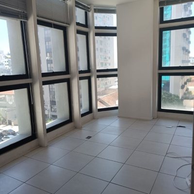 Sala com 32m², no bairro Centro em Florianópolis