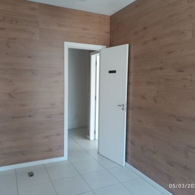 Sala com 32m², no bairro Centro em Florianópolis