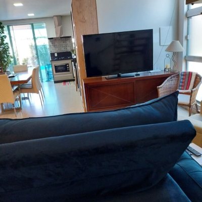 Casa Residencial com 173m², 4 quartos, 3 suítes, 2 garagens, no bairro Cachoeira Do Bom Jesus em Florianópolis