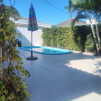 Casa Residencial com 173m², 4 quartos, 3 suítes, 2 garagens, no bairro Cachoeira Do Bom Jesus em Florianópolis