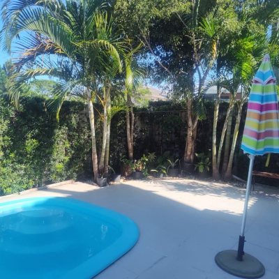 Casa Residencial com 173m², 4 quartos, 3 suítes, 2 garagens, no bairro Cachoeira Do Bom Jesus em Florianópolis