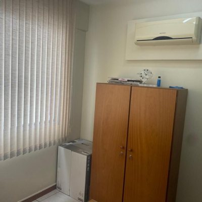 Sala com 58m², no bairro Centro em Florianópolis