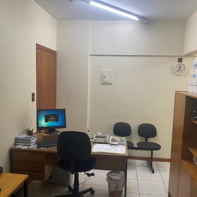 Sala com 58m², no bairro Centro em Florianópolis