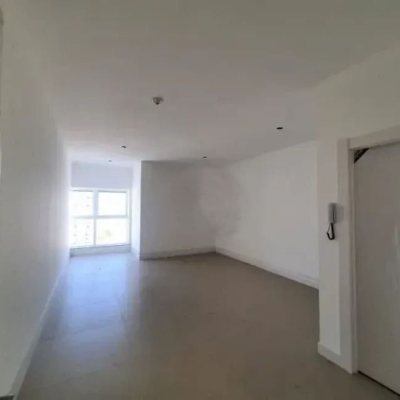 Sala com 74m², 1 garagem, no bairro Estreito em Florianópolis