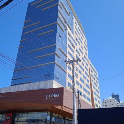 Sala com 33m², 1 garagem, no bairro Estreito em Florianópolis