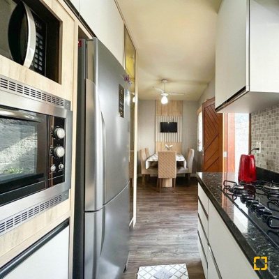 Casa Residencial com 110m², 3 quartos, 1 suíte, 2 garagens, no bairro Costeira do Pirajubaé em Florianópolis