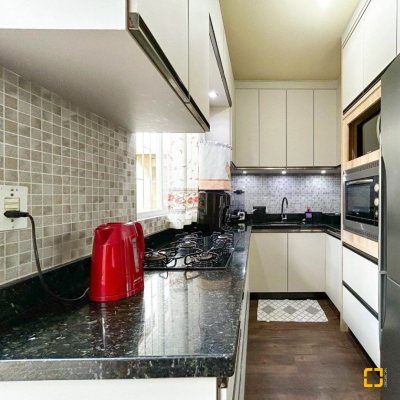 Casa Residencial com 110m², 3 quartos, 1 suíte, 2 garagens, no bairro Costeira do Pirajubaé em Florianópolis