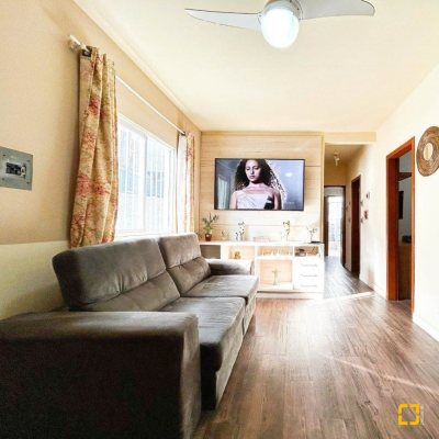 Casa Residencial com 110m², 3 quartos, 1 suíte, 2 garagens, no bairro Costeira do Pirajubaé em Florianópolis