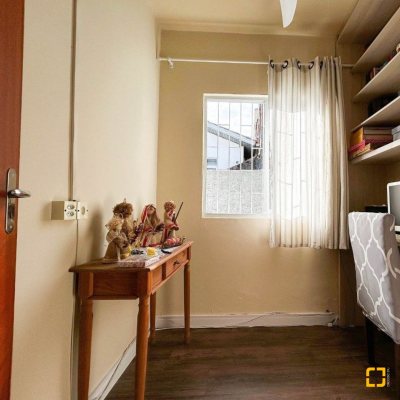 Casa Residencial com 110m², 3 quartos, 1 suíte, 2 garagens, no bairro Costeira do Pirajubaé em Florianópolis