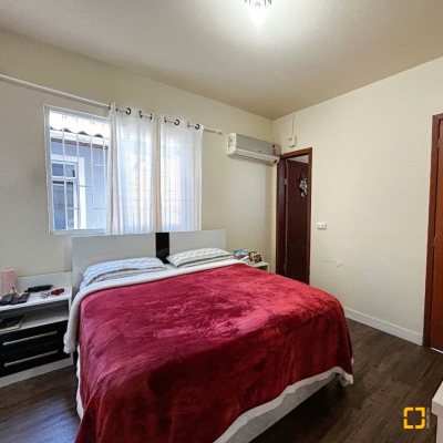 Casa Residencial com 110m², 3 quartos, 1 suíte, 2 garagens, no bairro Costeira do Pirajubaé em Florianópolis