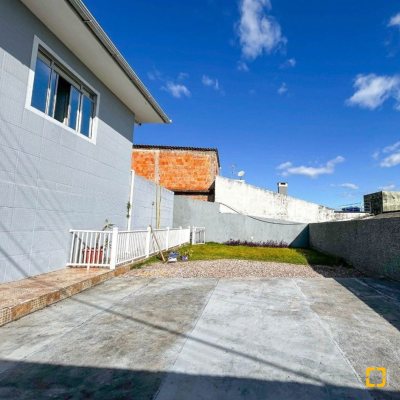 Casa Residencial com 110m², 3 quartos, 1 suíte, 2 garagens, no bairro Costeira do Pirajubaé em Florianópolis
