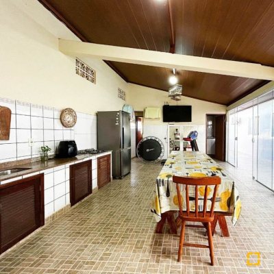 Casa Residencial com 110m², 3 quartos, 1 suíte, 2 garagens, no bairro Costeira do Pirajubaé em Florianópolis