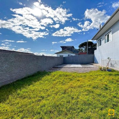 Casa Residencial com 110m², 3 quartos, 1 suíte, 2 garagens, no bairro Costeira do Pirajubaé em Florianópolis