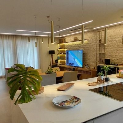 Casa Residencial com 236m², 4 quartos, 3 suítes, 4 garagens, no bairro Córrego Grande em Florianópolis