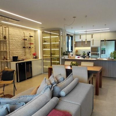 Casa Residencial com 236m², 4 quartos, 3 suítes, 4 garagens, no bairro Córrego Grande em Florianópolis